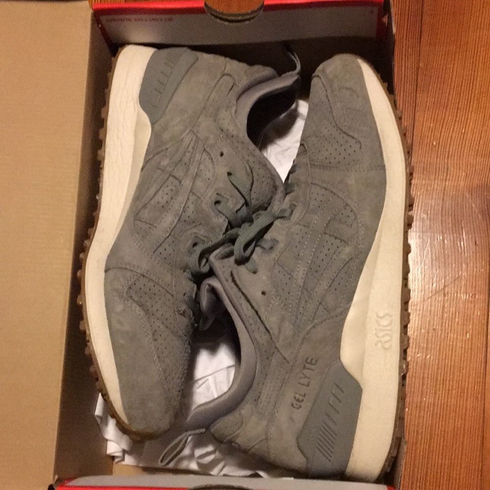 ASICS GEL LYTE SIZE 10.5 grey suede